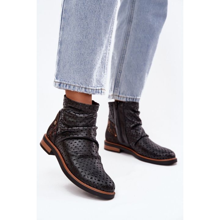 Juodi aulinukai su ažūriniu raštu Step in style