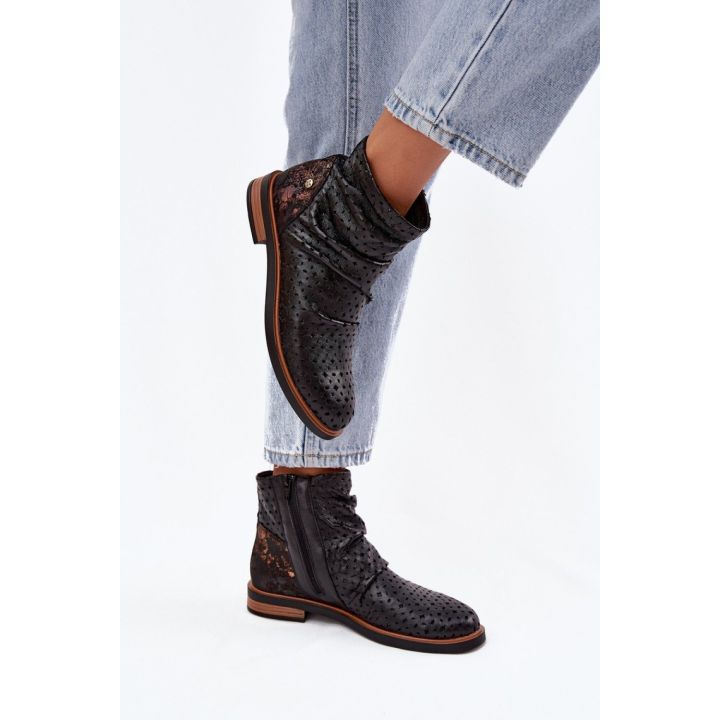 Juodi aulinukai su ažūriniu raštu Step in style