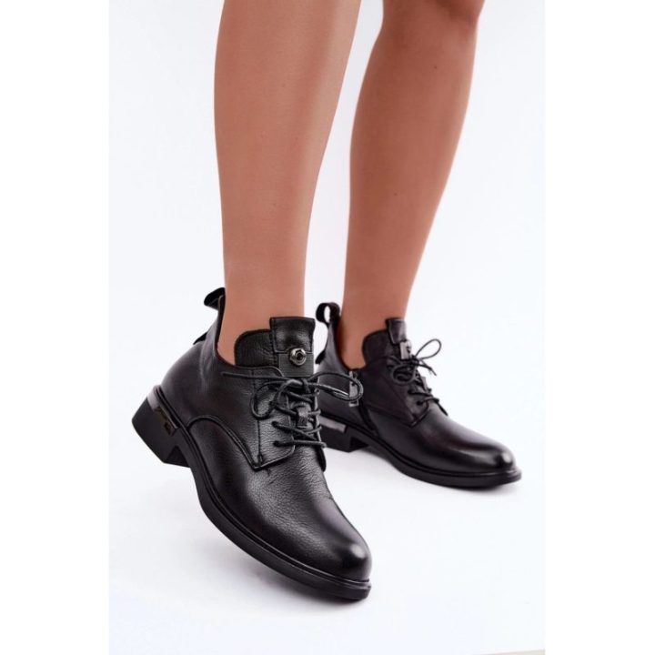 Juodi aulinukai su raišteliais Step in style