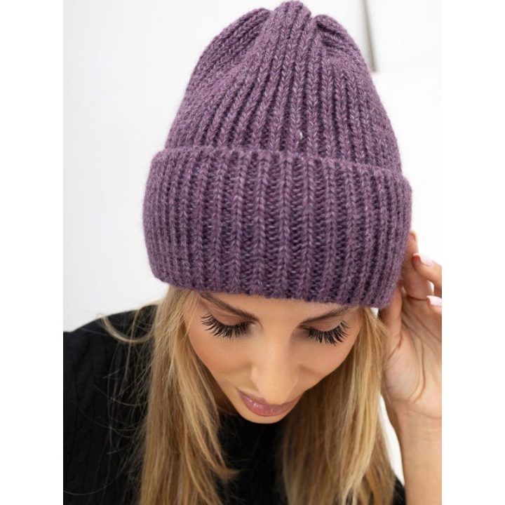 Violetinė žieminė kepurė
