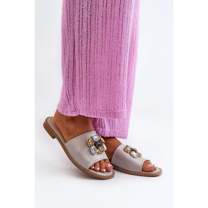 Basutės su dekoratyvinėmis detalėmis Step in style