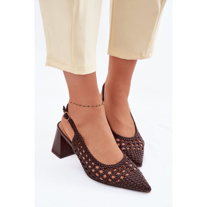 Pinta iškirpte dekoruotos basutės su kulnu Step in style