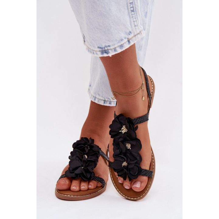 Juodos basutės su gėlėmis Step in style