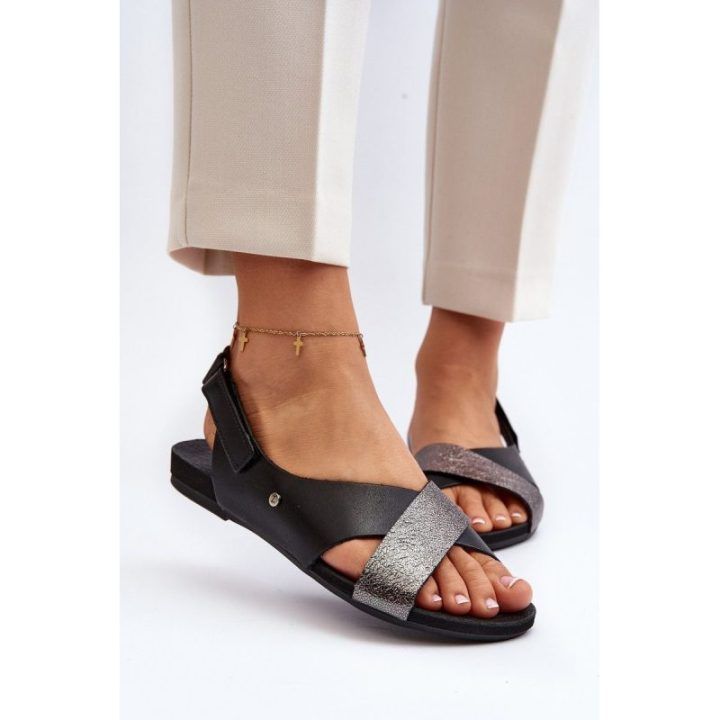 Odiniai sandalai su velcro juoda