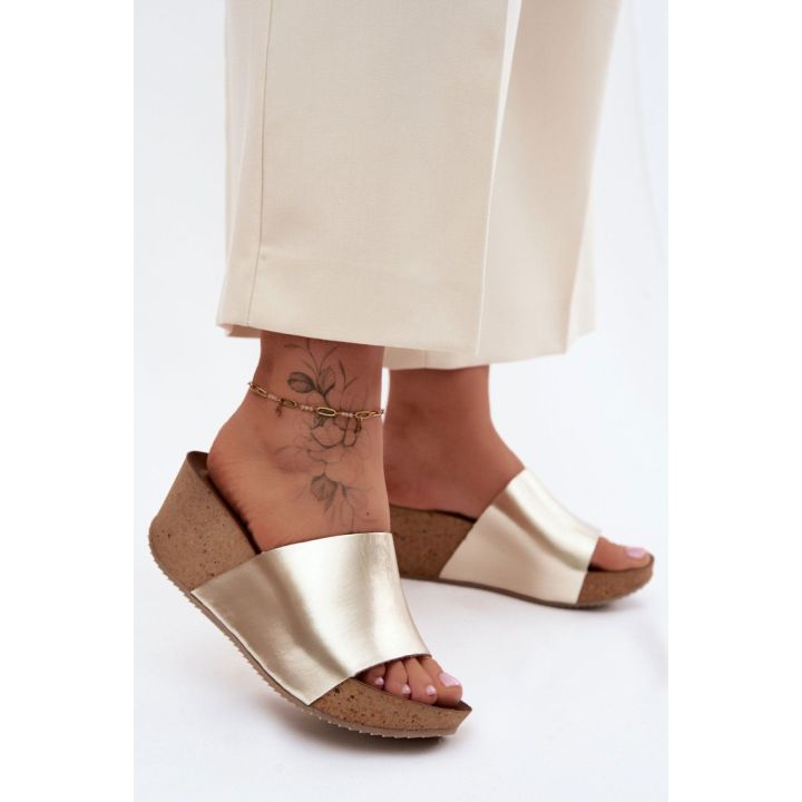 Aukso spalvos basutės ant platformos Step in style