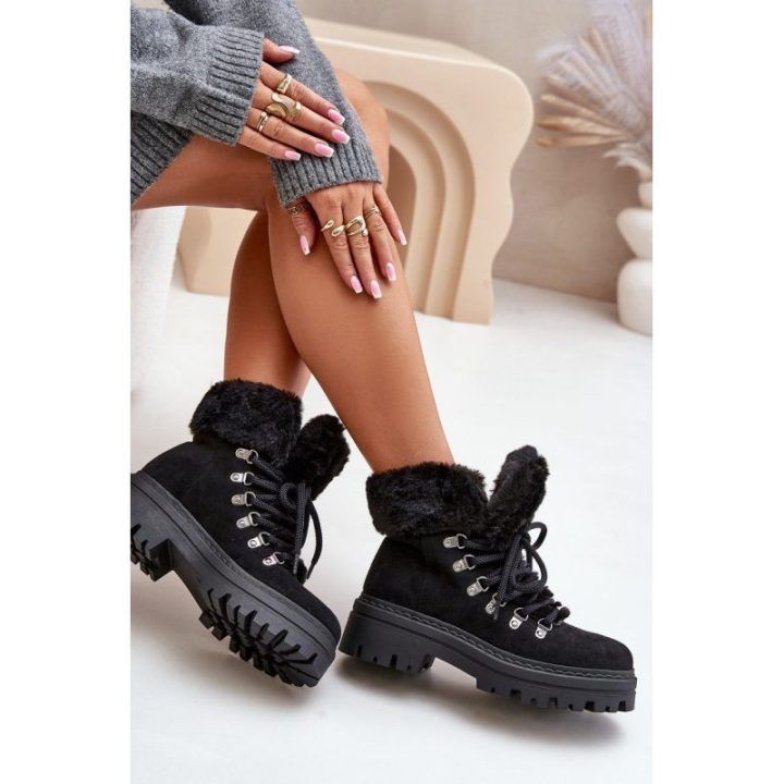 Moteriški batai su kailiu juodi Vaminia