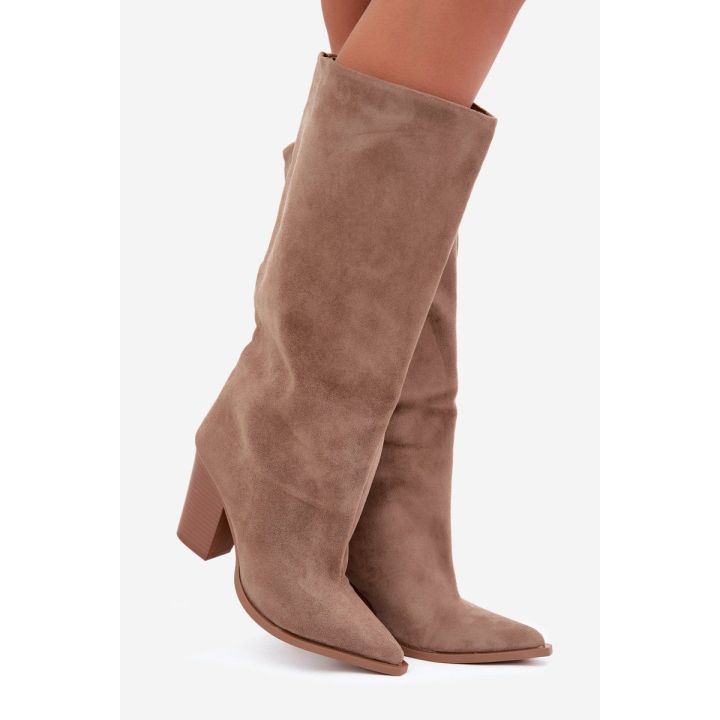 Moteriški ilgaauliai batai su stambiu kulnu, smėlio spalvos