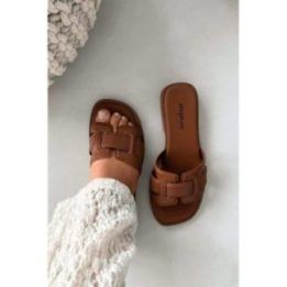 Moteriškos šlepetės žemu kulnu camel spalvos Lorania