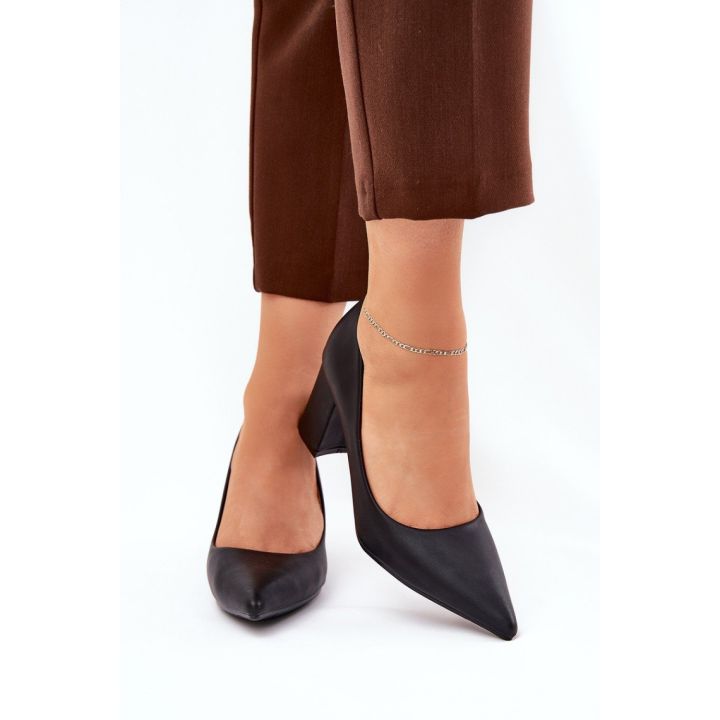Juodi aukštakulniai bateliai su storu kulnu Step in style