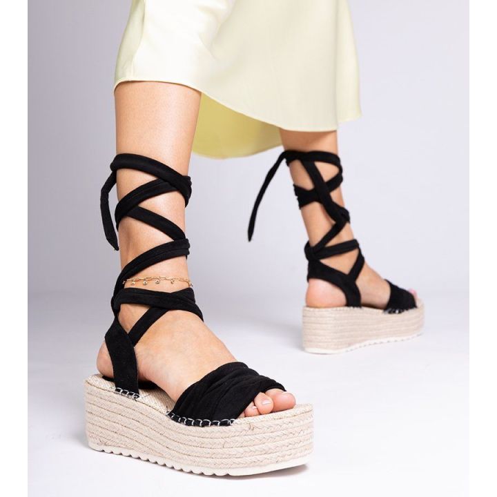 Juodos espadrilės ant platformos