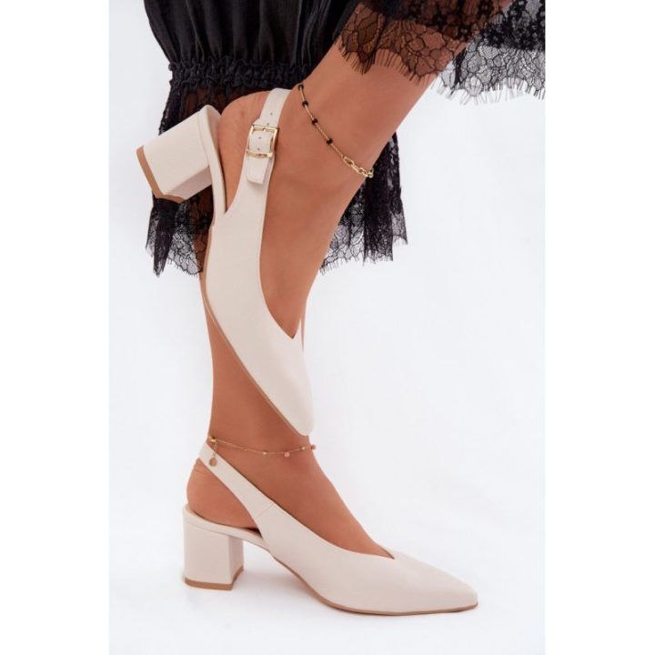 Kreminės spalvos basutės su kulnu Step in style