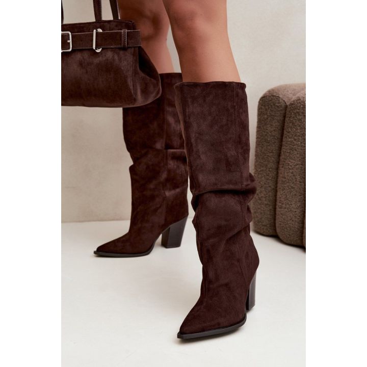 Ilgaauliai batai su stambiu kulnu, šokolado rudos spalvos