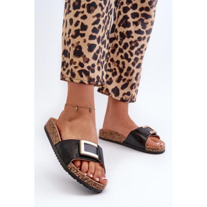 Juodos basutės su platforma ir sagtimi Step in style