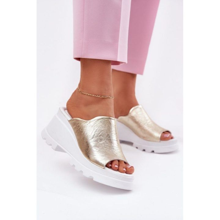 Aukso spalvos platforminės basutės Step in style