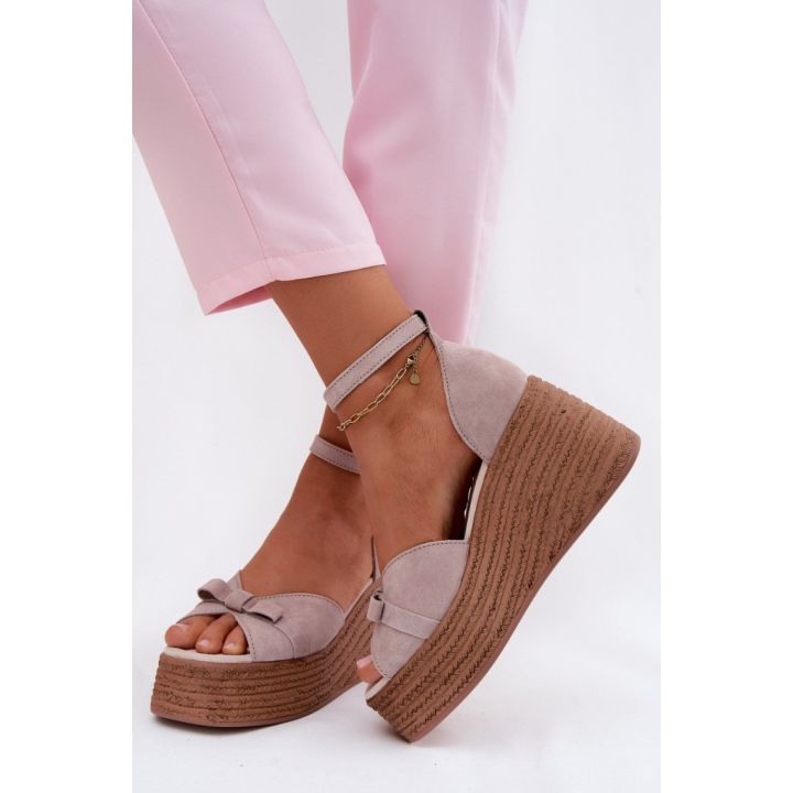 Aukštos platformos basutės su kaspinu Step in style