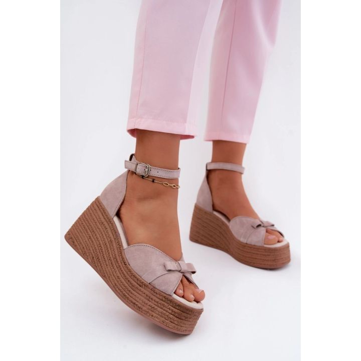 Aukštos platformos basutės su kaspinu Step in style