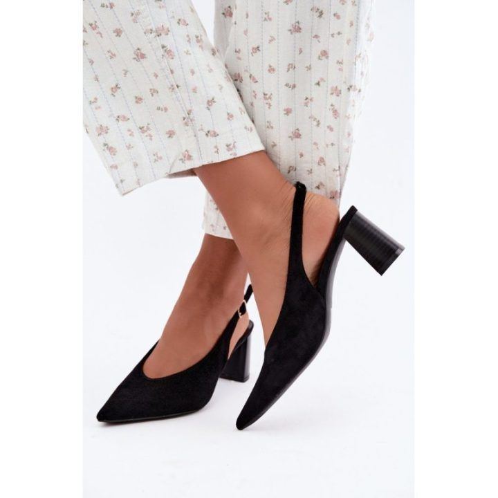 Juodi aukštakulniai bateliai su atviru kulnu Step in style