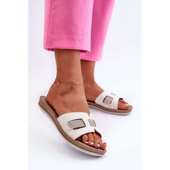 Baltos basutės su dekoratyvinėmis detalėmis Step in style