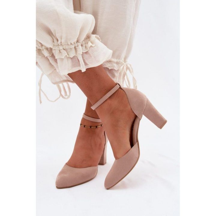 Kreminės spalvos aukštakulnės basutės su sagtimi Step in style