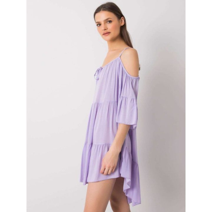 Šviesiai violetinės spalvos suknelė