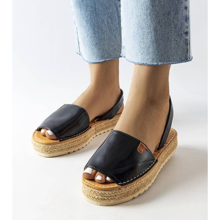Juodos platforminės espadrilės Sadbera