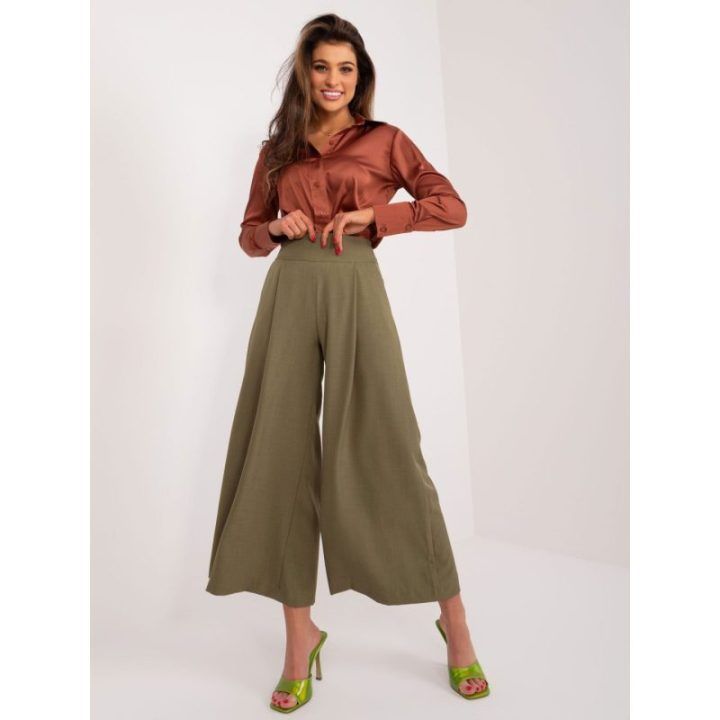 Spodnie khaki – chaki