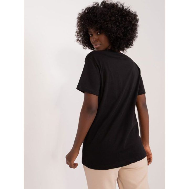 T juodos spalvos