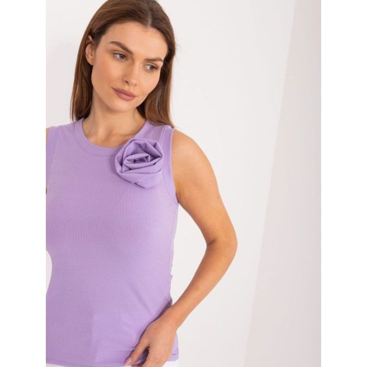 Šviesiai violetinė viršutinė dalis