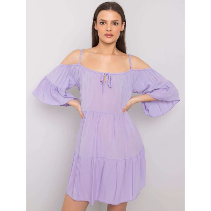 Šviesiai violetinės spalvos suknelė