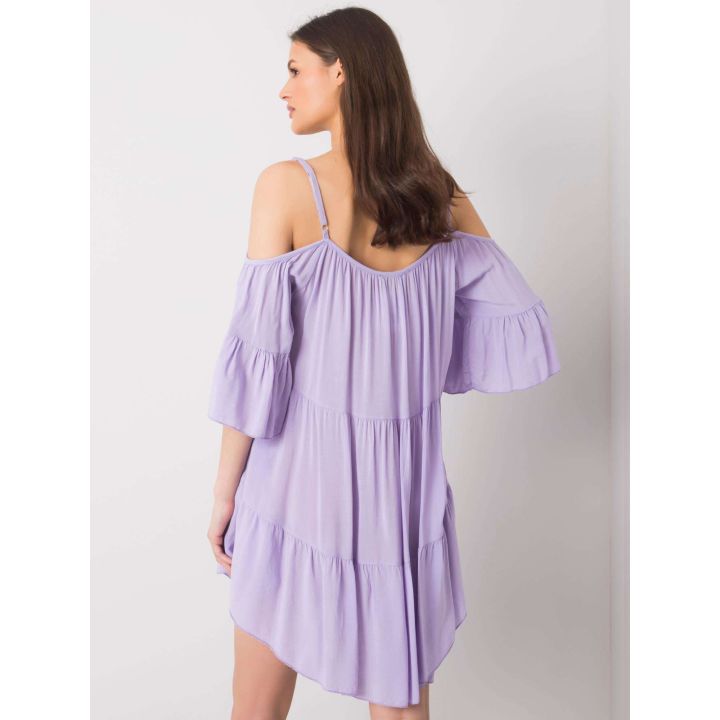 Šviesiai violetinės spalvos suknelė