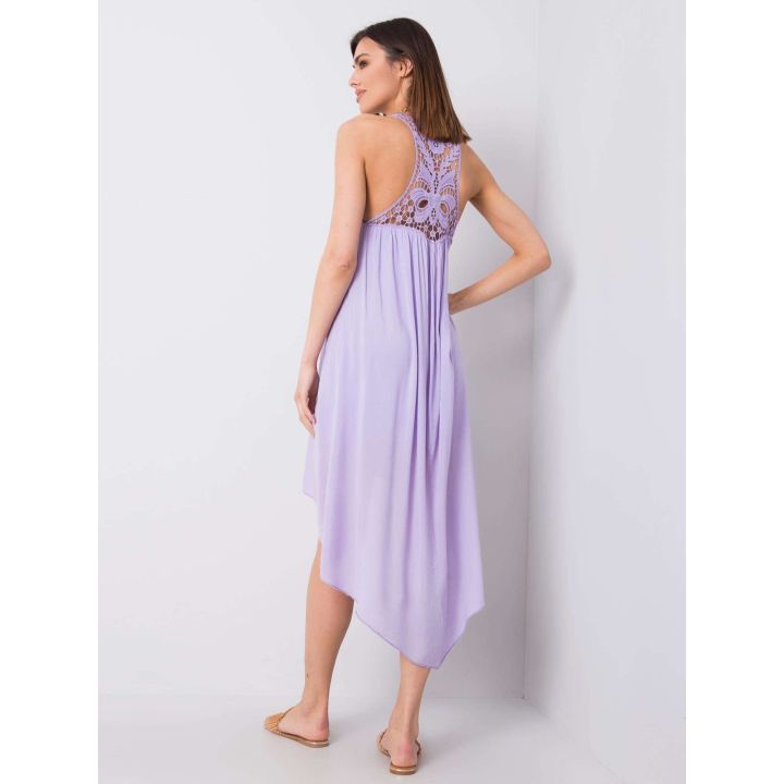 Šviesiai violetinės spalvos suknelė