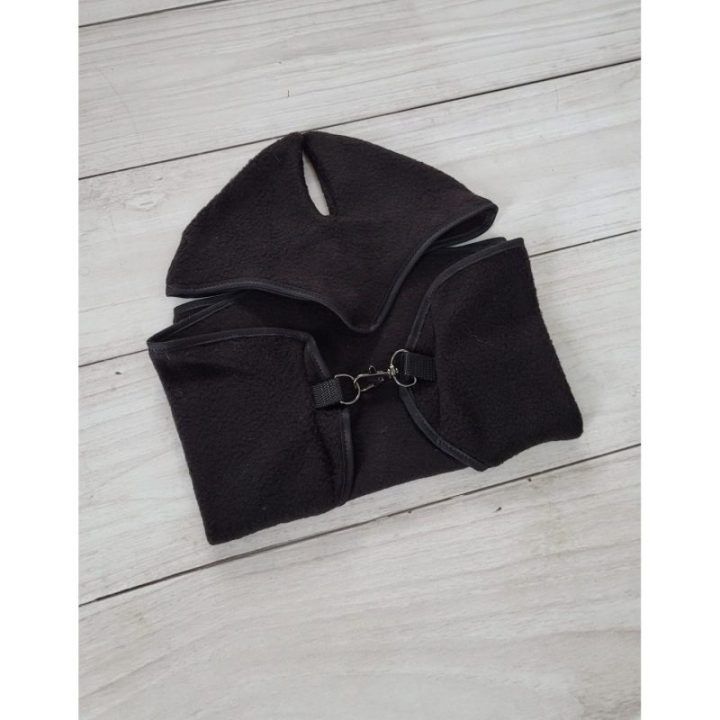 Hobby Horse rinkinys: juodas flisinis pledas ir ausinukai