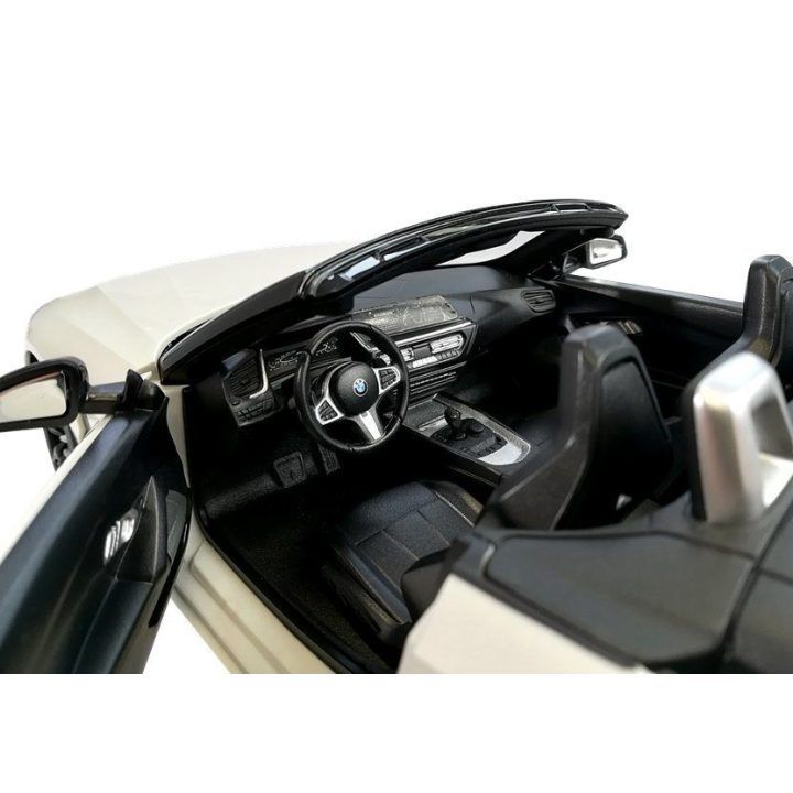 Auto BMW Z4 Roadster Rastar – džiaugsmui ir tikroviškiems nuotykiams žaidimuose