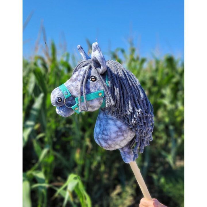 Hobby Horse lazdelinis arkliukas dapple grey su pilka karčiais Premium A4