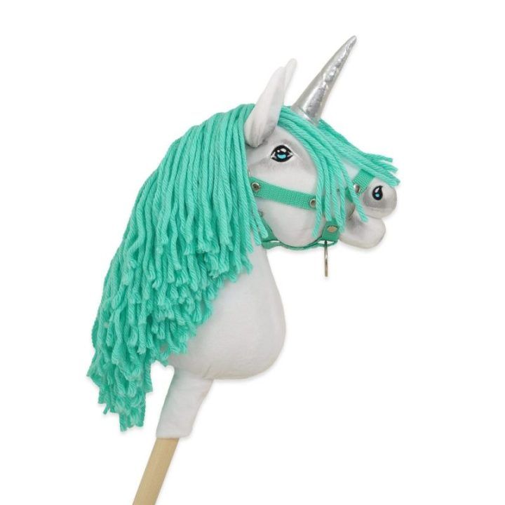 Hobby Horse vienaragis su lazda balta spalva su mėtų karčiais ir sidabriniu ragu