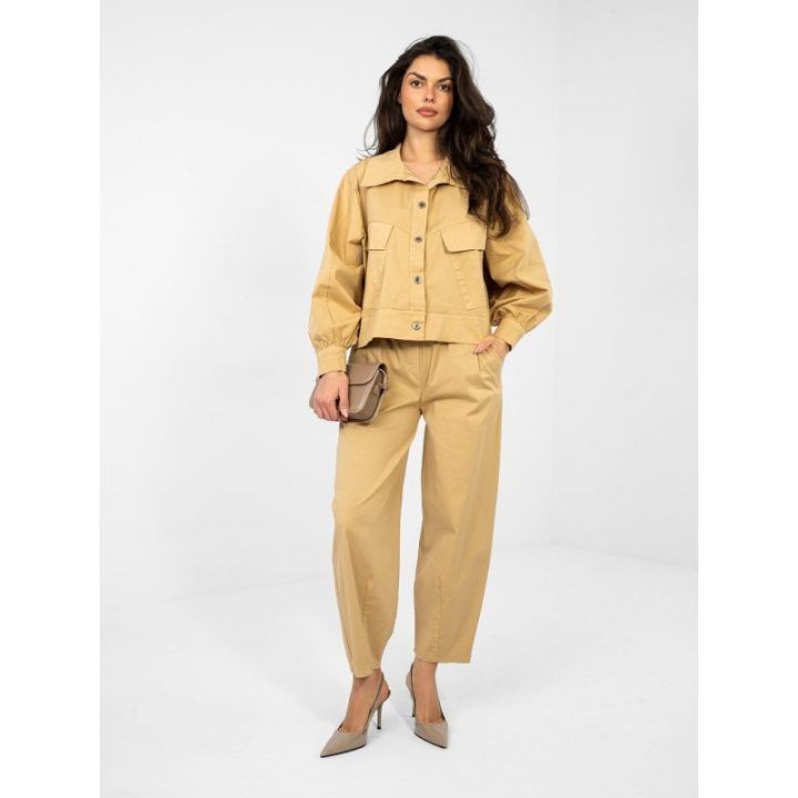 Moteriška oversize striukė smėlio spalvos