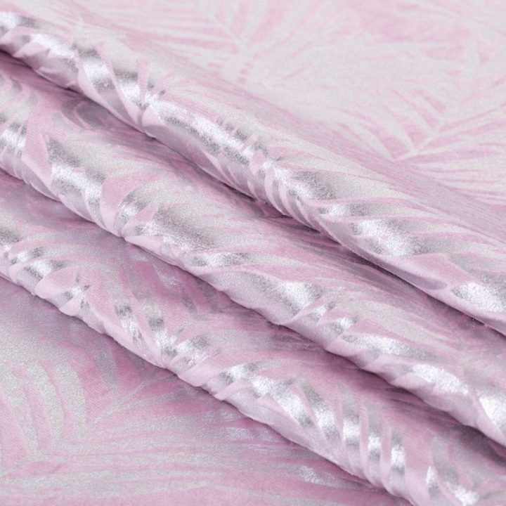 Užuolaida su žiedais rožinės spalvos su sidabriniais lapais Velvet