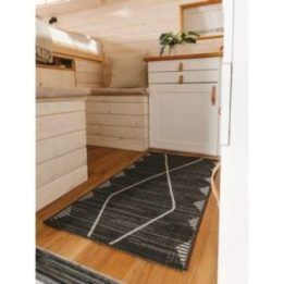 Kilimas juodas 60×110 iš sintetinių pluoštų benuta