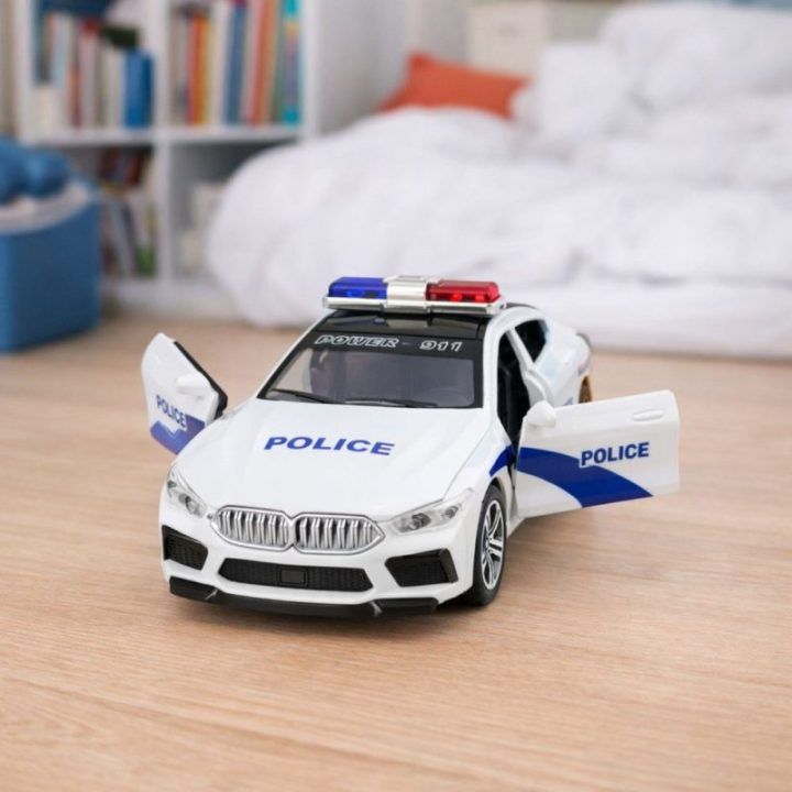 Žaislinis automobilis varomas, su šviesomis ir garsais
