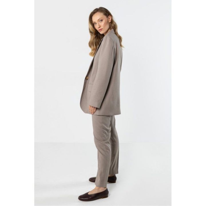 Moteriškas švarkas laisvesnio kirpimo iš lino