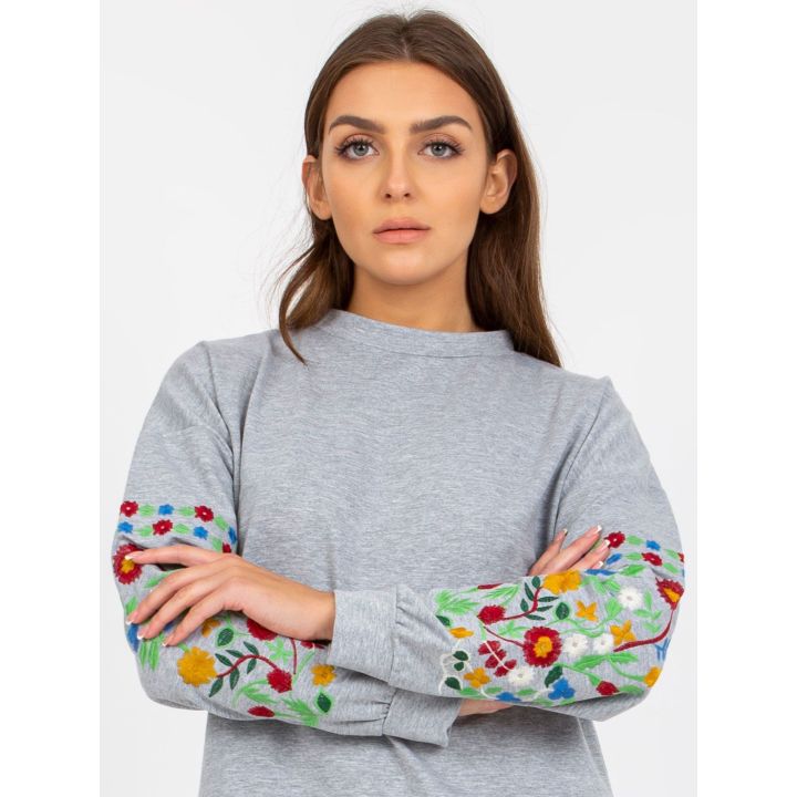 Pilka suknelė
