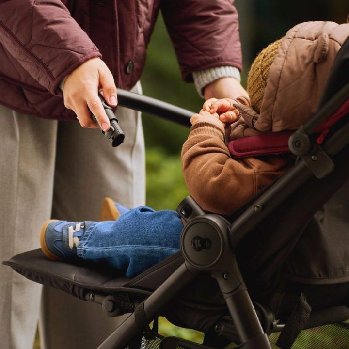 Pilkas vežimėlis pasivaikščiojimams dideliais ratais Kinderkraft