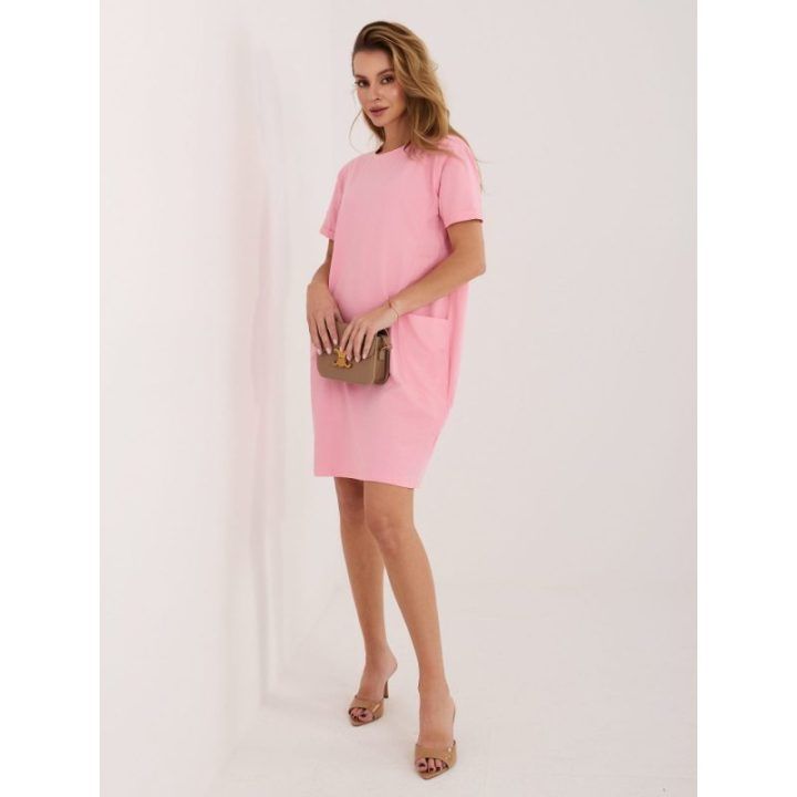 Moteriška šviesiai rožinė suknelė