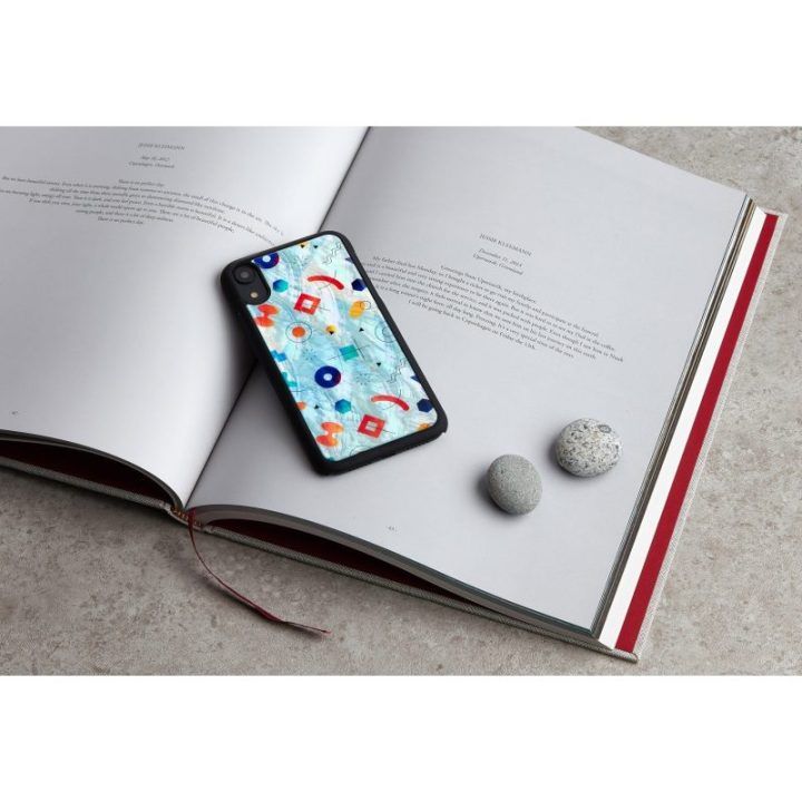 Juodas telefono dėklas iPhone XR modeliui