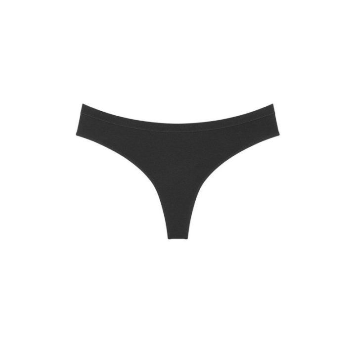 Juodos stringai Triumph