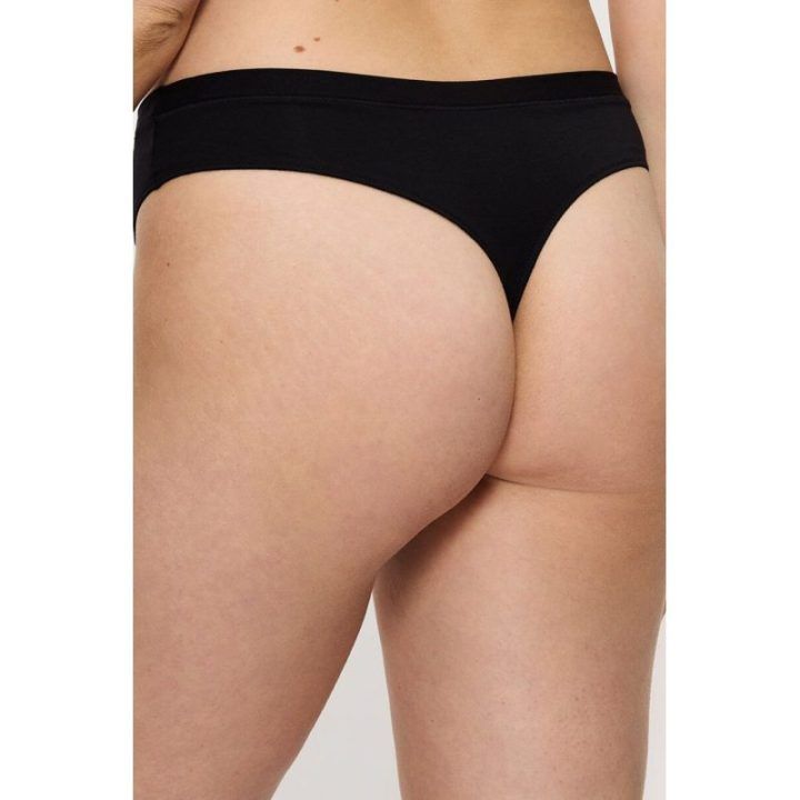 Juodos stringai Triumph