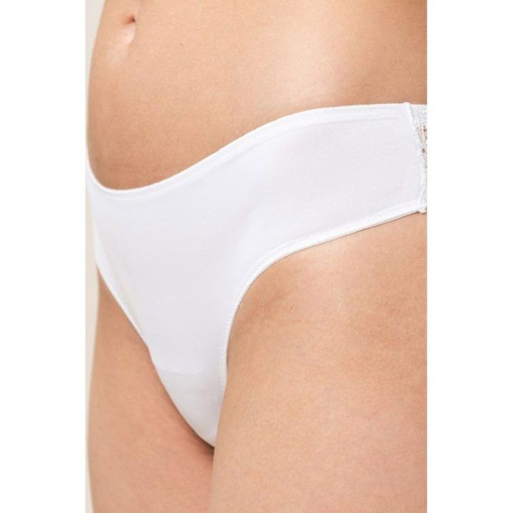 Balto mikropluošto brazilinės string kelnaitės Triumph, 2 vnt