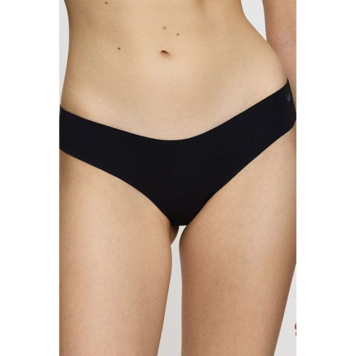Juodos stringai Triumph