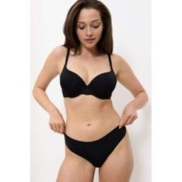 Juodos nėriniuotos string kelnaitės Triumph