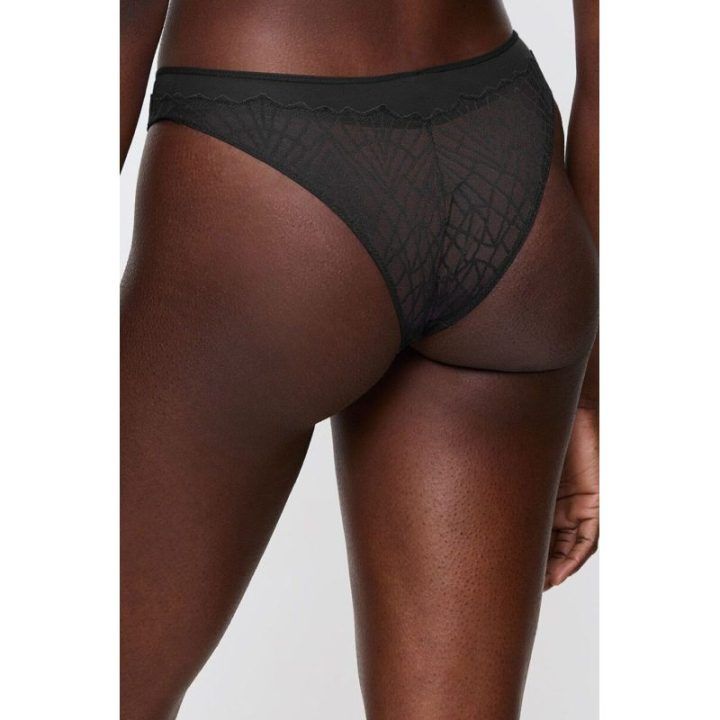 Juodos stringai Triumph